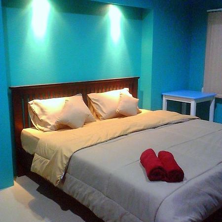 Baan Benjathip Hostel Amphawa Room photo