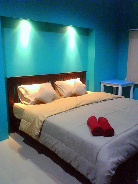 Baan Benjathip Hostel Amphawa Room photo